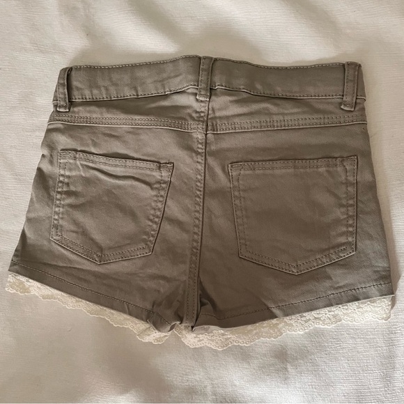 Thereabouts girls poet blouse and H&M girls kakhi lace shorts Bundle - Picture 5 of 8